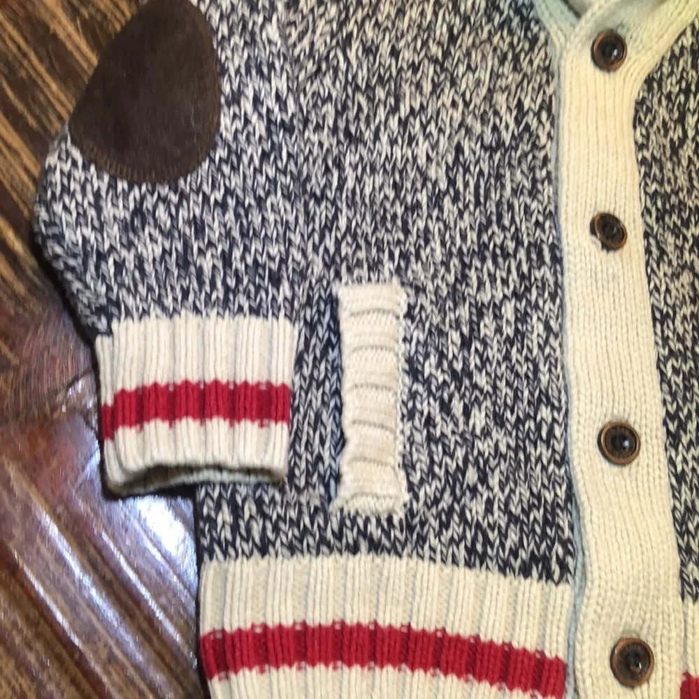 ROOTS button up Cabin Cardigan sweater - Picture 4 of 6